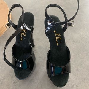 Size 5 platform shoes, never worn.